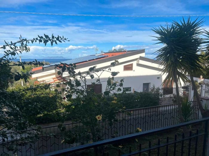 Casa con 6 locali in vendita in CDA ZURA, Centro, Furnari