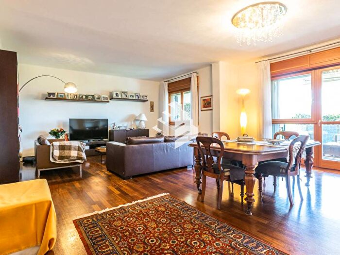 Appartamento con 5 locali in vendita in Via Lorenzo Suscipj, Rinnovamento, Roma