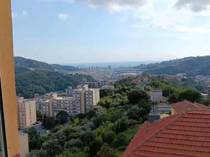 Appartamento trilocale in vendita in Via Pierino Negrotto Cambiaso, Rivarolo, Genova