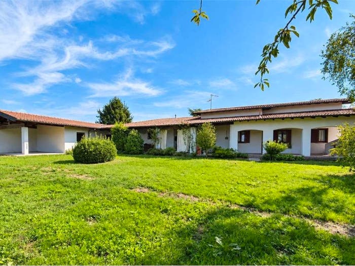 Casa con 5 locali in vendita in Via Alzate, Centro, Oleggio