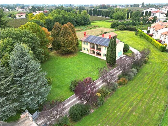 Casa con 6 locali in vendita in Viale Luzzatti, Treviso