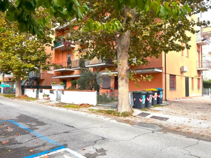 Appartamento con 5 locali in vendita in Viale Talete, Villamarina Mare, Cesenatico