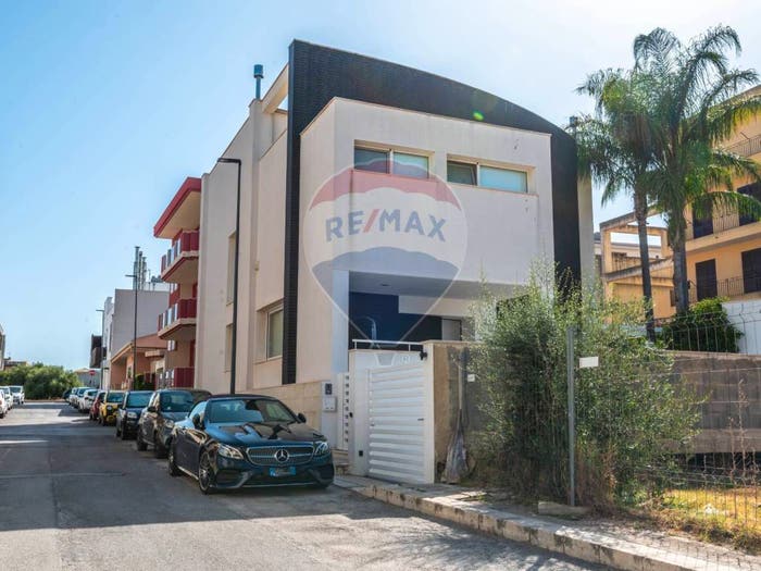 Casa con 6 locali in vendita in Via Degli Abeti, Centro, Comiso