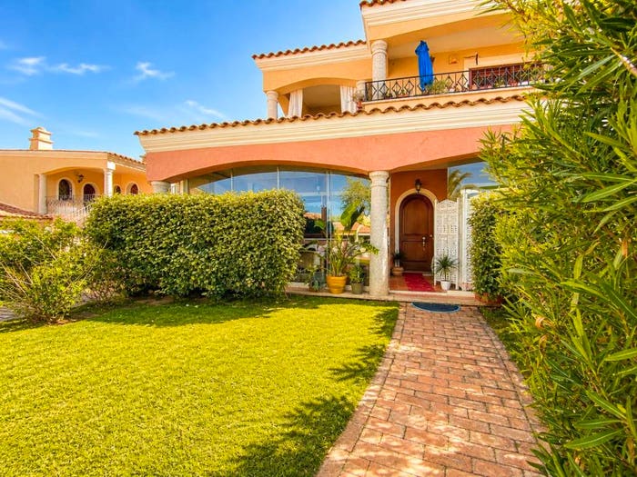 Casa con 6 locali in vendita in Via Raimondo Chiodino, Arzachena Paese, Arzachena