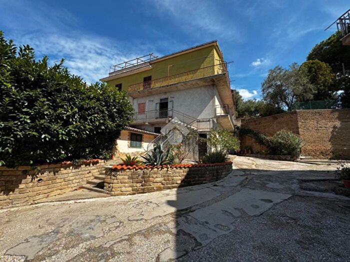 Appartamento quadrilocale in vendita in Via di Prato Corazza, Cesano, Roma