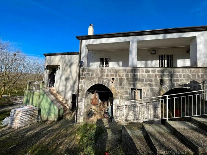 Casa quadrilocale in vendita in Via Case Sparse, Liberi