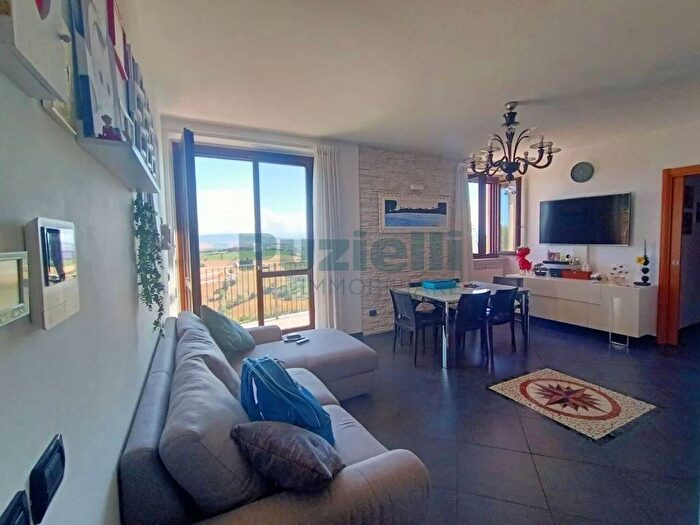 Appartamento con 5 locali in vendita in Via Nazionale, Capodarco, Fermo
