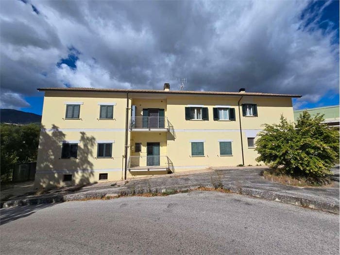 Appartamento con 6 locali in vendita in Via Ugo La Malfa, Popoli