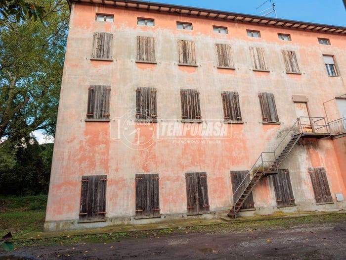 Casa con 6 locali in vendita in Via Valli, Centro, Collecchio