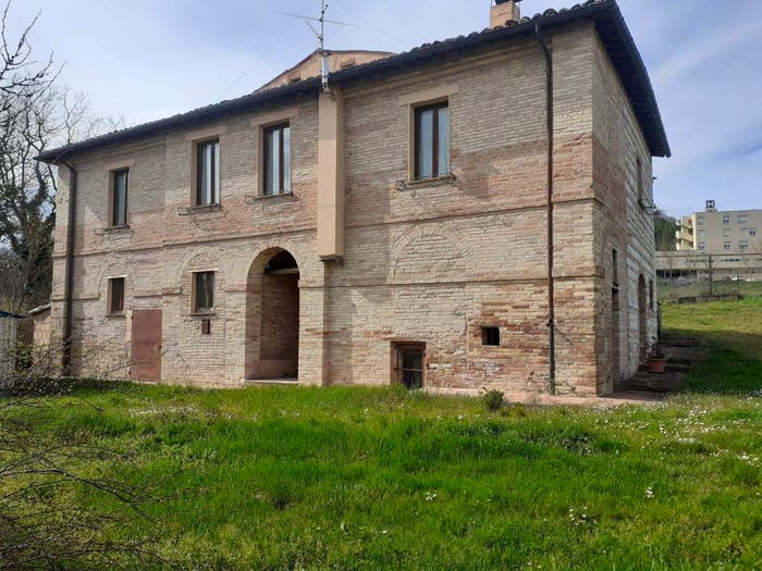 Casa con 5 locali in vendita in Via Alcide De Gasperi, Pergola