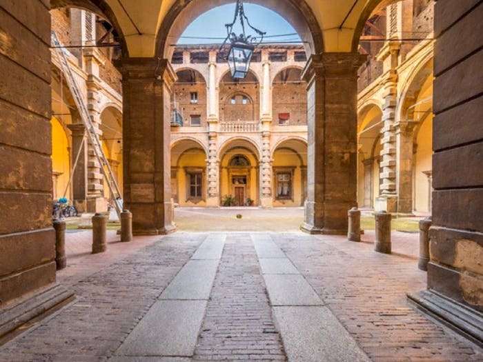 Appartamento trilocale in vendita in via delle Belle Arti, Irnerio, Bologna
