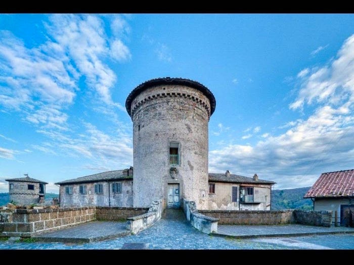 Appartamento con 6 locali in vendita in Via Torrione, Canepina