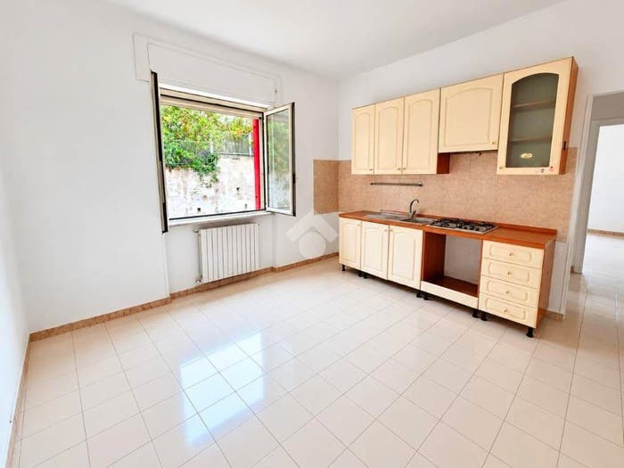 Appartamento trilocale in affitto in Via S Ignazio di Loyola, Rione Alto, Napoli