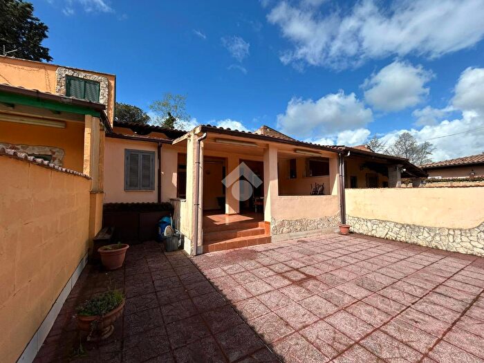 Casa quadrilocale in vendita in Via Pasubio, Aprilia