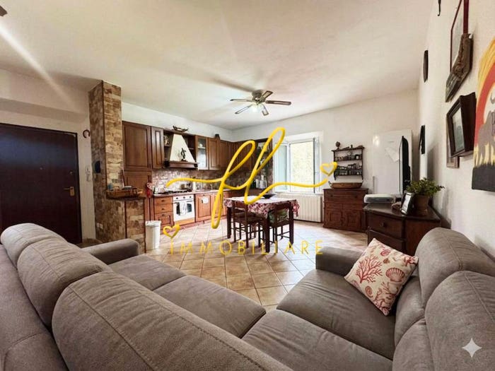 Casa con 6 locali in vendita in Via Pian delle Tregge, Collesalvetti