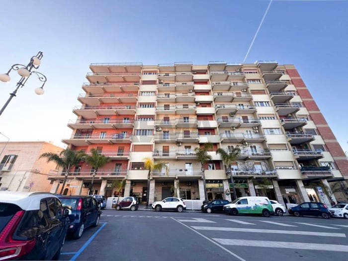 Appartamento quadrilocale in vendita in Piazza Vittorio Emanuele, Bisceglie