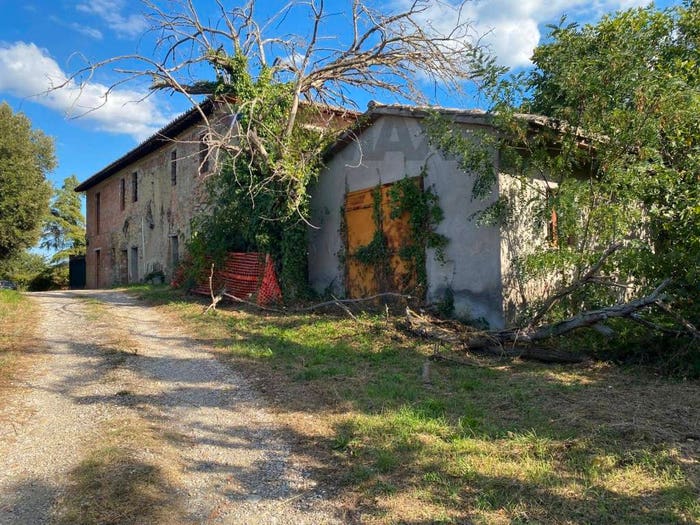Casa con 6 locali in vendita in Centro, Piegaro