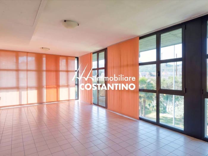 Appartamento bilocale in vendita in Via Fratelli Cairoli, Centro, Luino