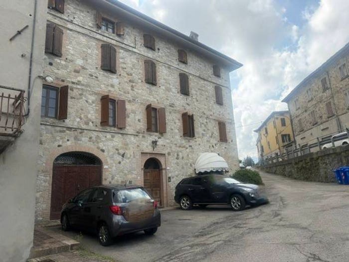 Appartamento con 5 locali in vendita in Strada della Piazzetta, Capoponte, Tizzano Val Parma