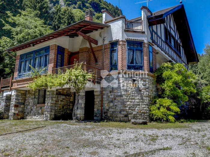 Casa con 6 locali in vendita in Magreglio