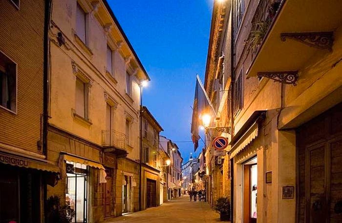 Appartamento con 6 locali in vendita in Centro, Loreto