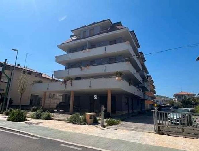 Appartamento con 6 locali in vendita in VIA CESARE BATTISTI, Centro, Martinsicuro