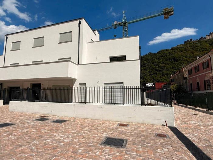Appartamento quadrilocale in vendita in Via Calice, Centro, Finale Ligure