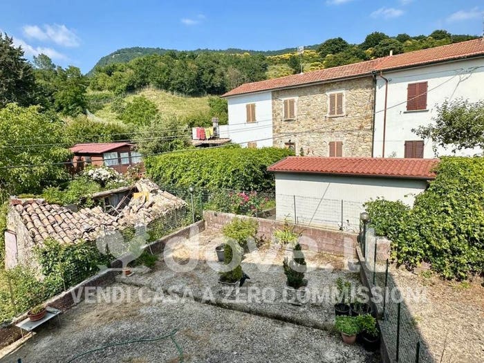 Casa con 6 locali in vendita in Via Damiano Chiesa, Selvena, Castell'Azzara