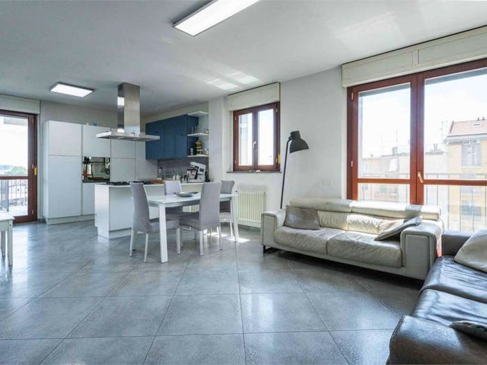 Appartamento trilocale in vendita in via Lacaita, Rogoredo, Milano