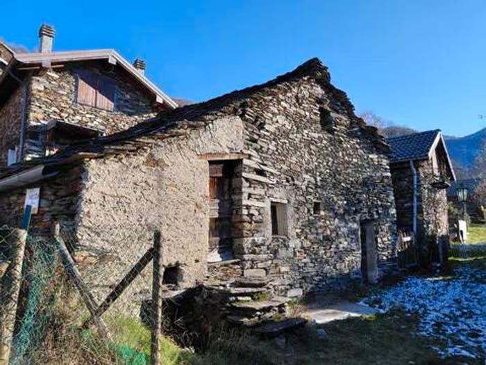 Casa bilocale in vendita in Via Roma, Curiglia con Monteviasco