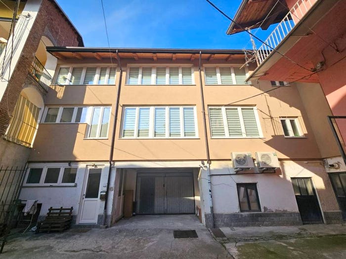 Casa con 6 locali in vendita in Via degli Orti, Centro, Condove