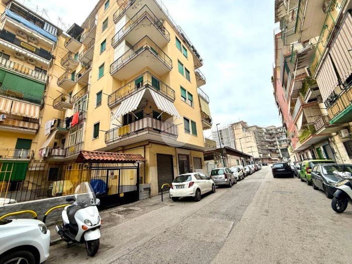 Appartamento quadrilocale in vendita in Via umbria, Secondigliano, Napoli
