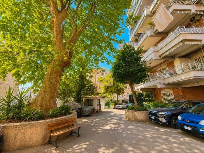 Appartamento con 5 locali in vendita in Corso Amedeo di Savoia Duca d'Aosta, Stella Materdei, Napoli