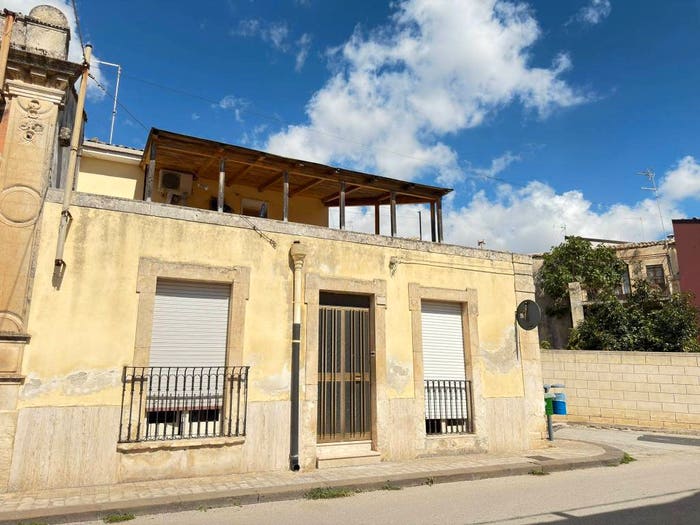 Casa trilocale in vendita in Via Umberto, Ferla