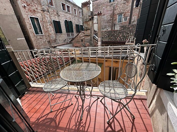 Appartamento con 6 locali in vendita in Venezia