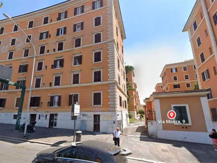 Appartamento quadrilocale in vendita in Via Monza, San Giovanni, Roma