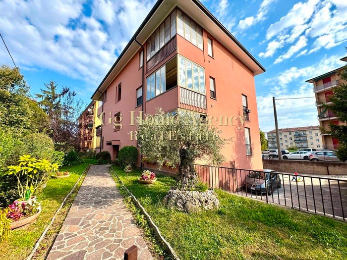 Appartamento trilocale in vendita in Via Giuseppe Garibaldi, Paderno d'Adda