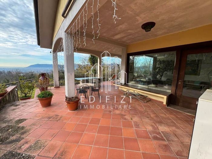 Casa con 6 locali in vendita in Castelnuovo Magra