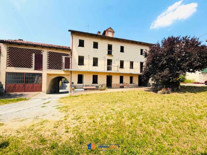 Casa con 6 locali in vendita in Via Lorenzo Adorno, Centro, Vigliano d'Asti