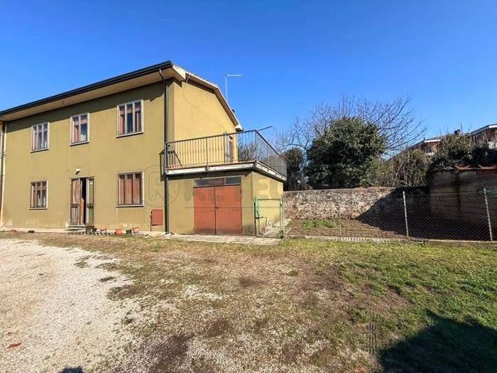 Casa con 6 locali in vendita in Via Vaccari Generale, Centro, Montebello Vicentino