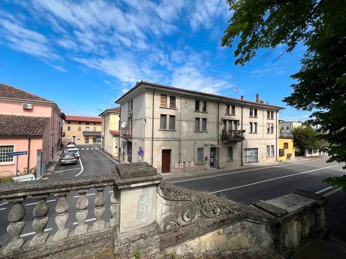 Appartamento con 6 locali in vendita in Centro, Roncoferraro