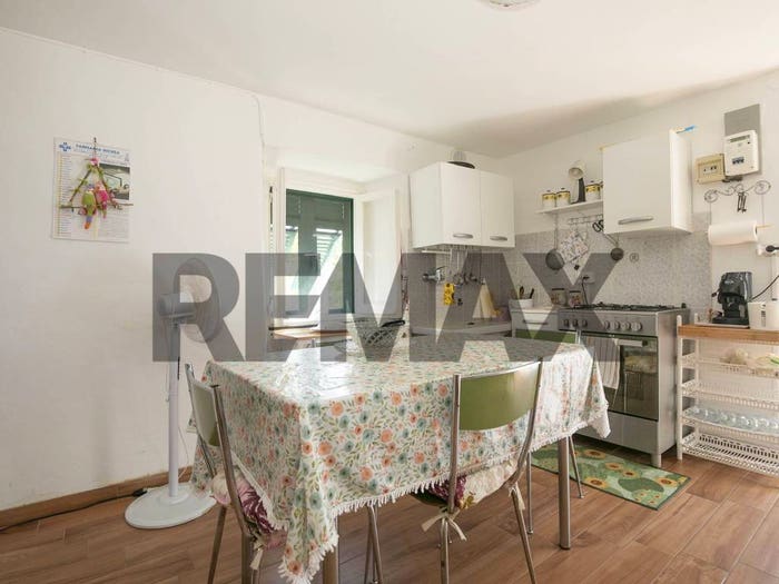 Casa con 5 locali in vendita in Borzonasca
