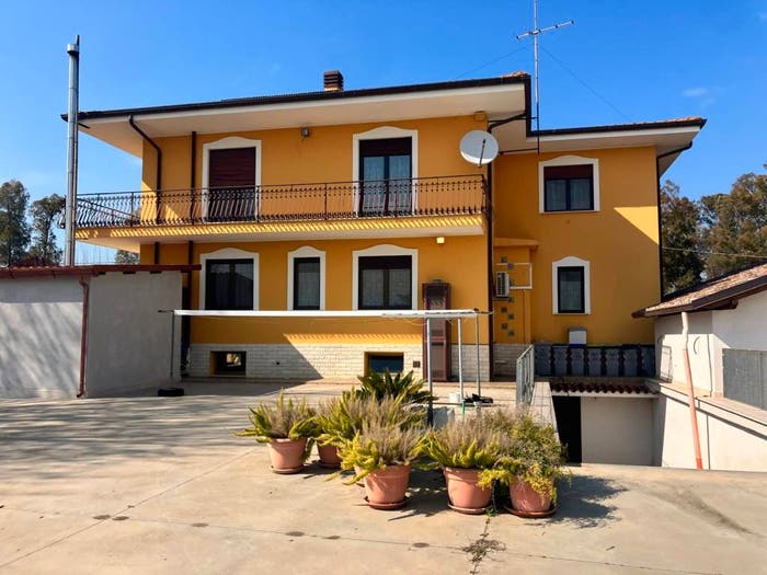Casa con 6 locali in vendita in Borgo Santa Maria, Latina