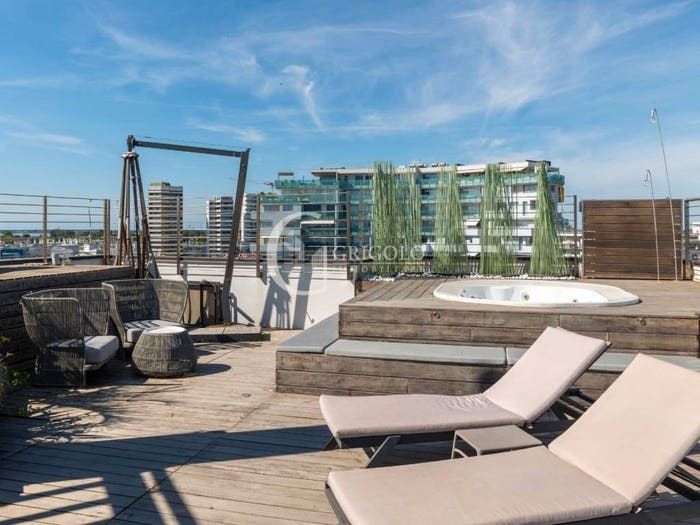 Appartamento con 5 locali in vendita in Piazza Giosuè Carducci, Lido Centro Ovest, Jesolo