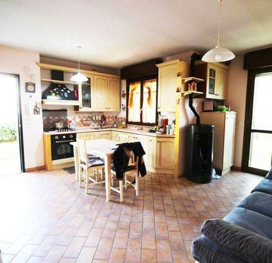 Appartamento con 5 locali in vendita in Via Luigi Falasconi, Centro, Fermignano
