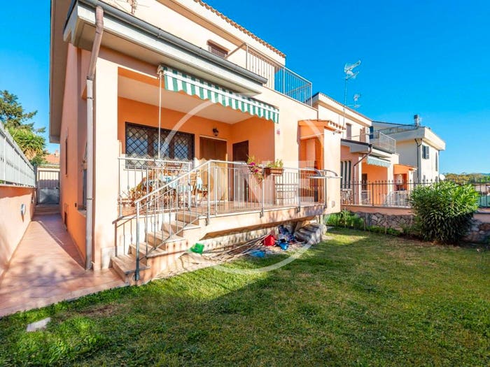 Casa con 6 locali in vendita in Via Picciano, Castelverde, Roma