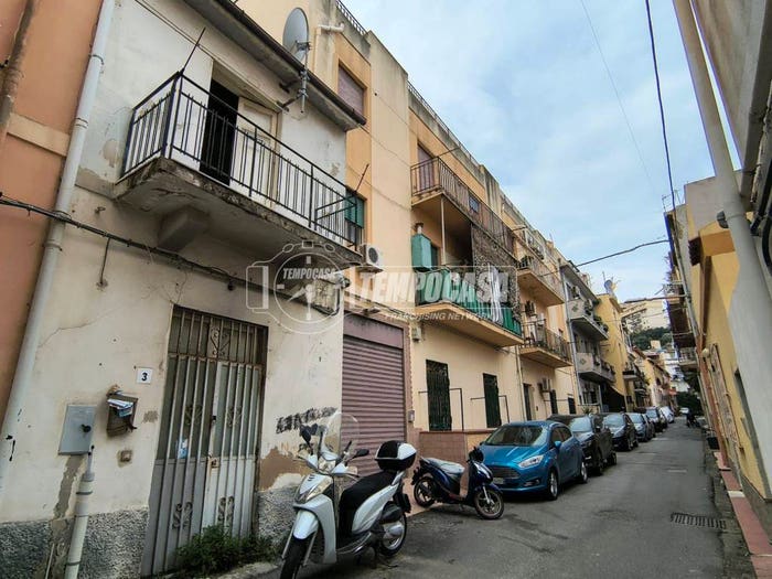 Appartamento trilocale in vendita in Via alcantara, Villaggio Santo, Messina