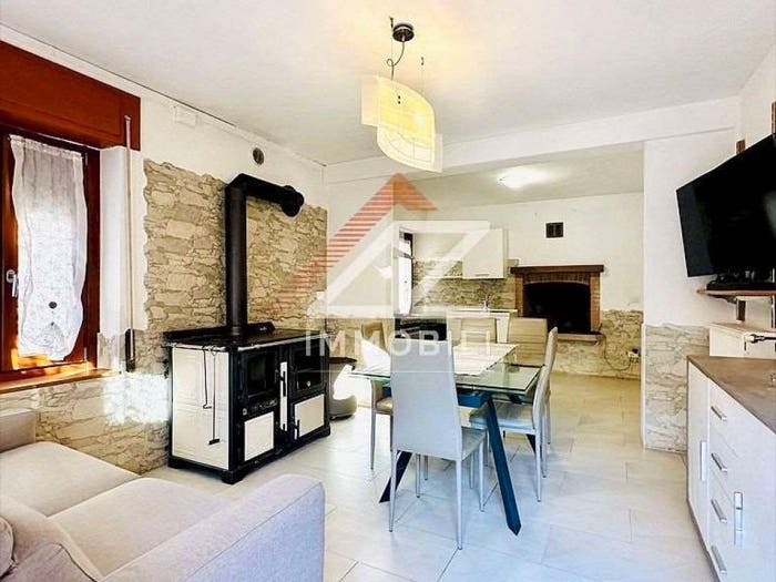 Casa con 6 locali in vendita in via montebello, Cison di Valmarino