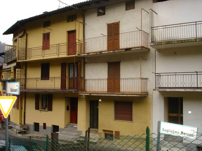Casa con 6 locali in vendita in Via Guglielmo Marconi, Pradalunga