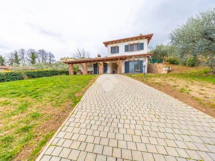 Casa con 6 locali in vendita in Via Luigi Settembrini, Fonte Nuova